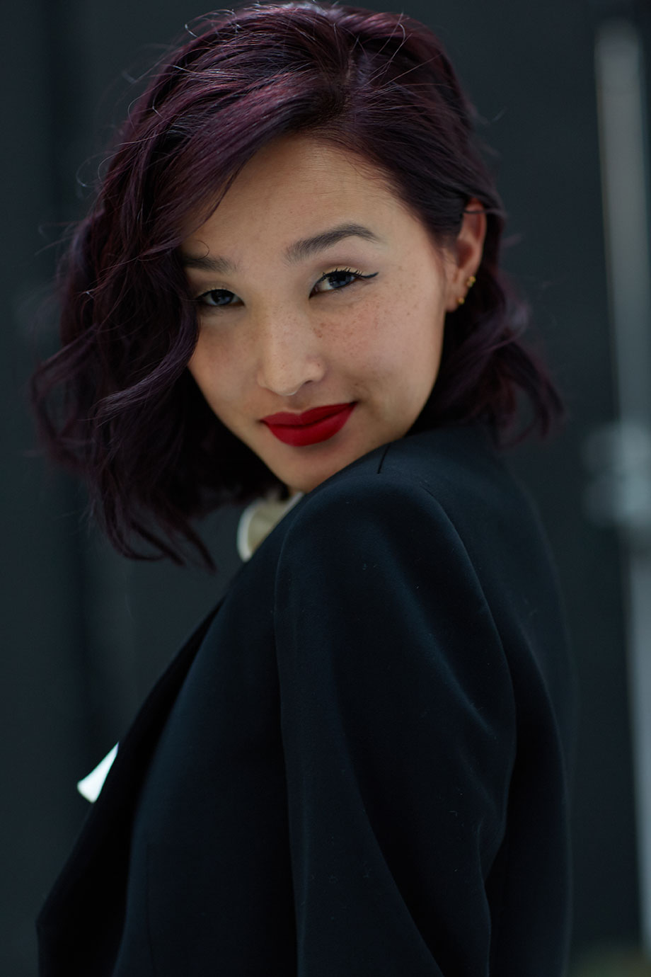 Nicole tries Wavy bob